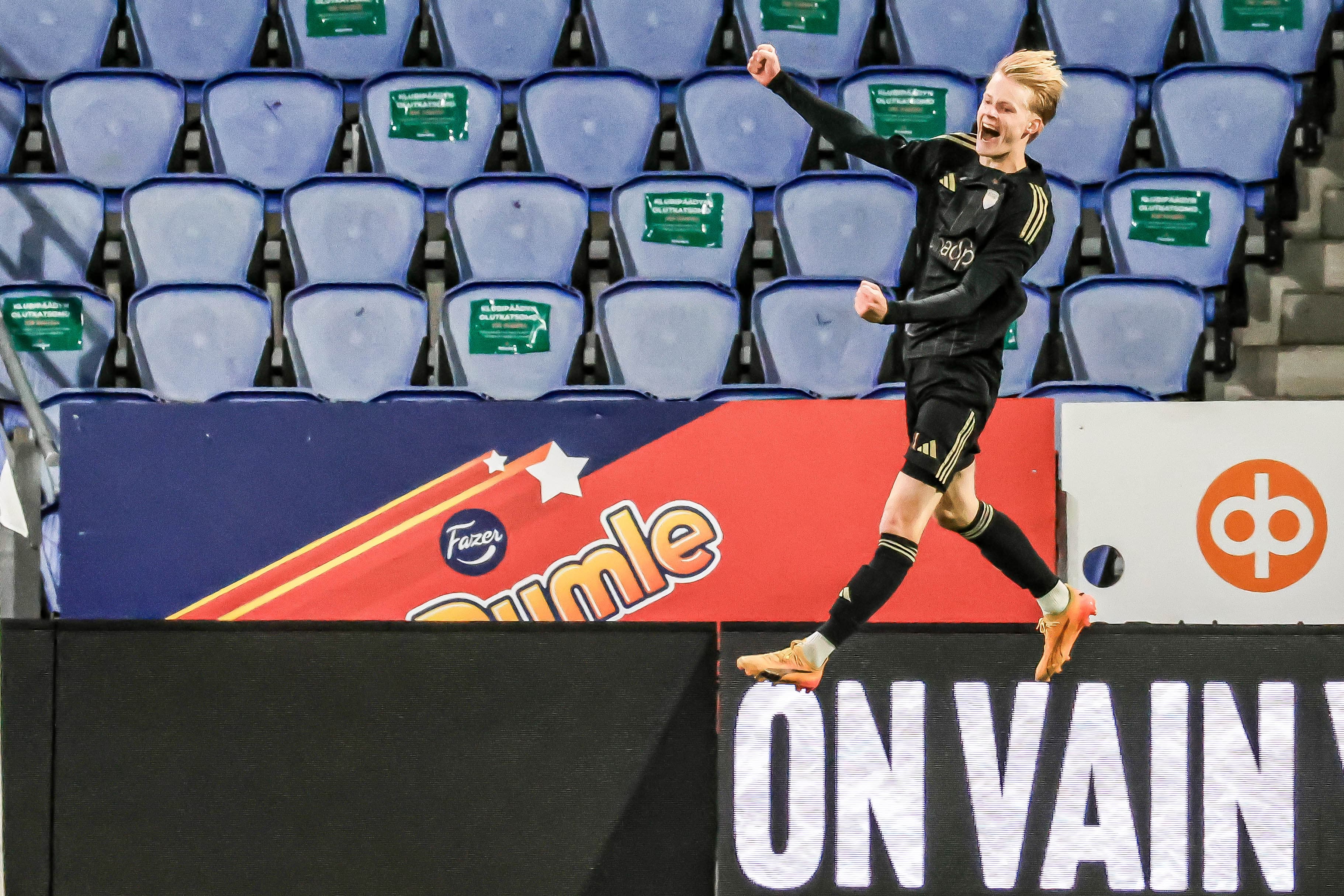 Ensiaskeleet jalkapallon parissa